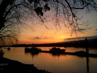 Sonnenuntergang am Rheinstrand